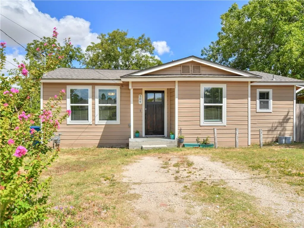 Photo of 504 W 2ND ST, Elgin, TX, 78621