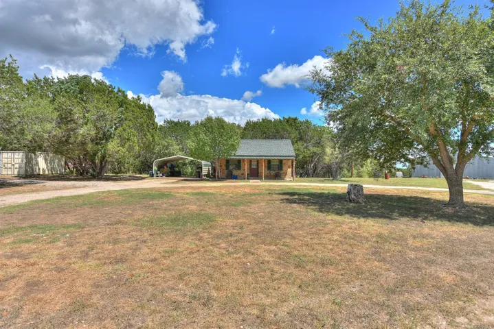 View of yard with driveway