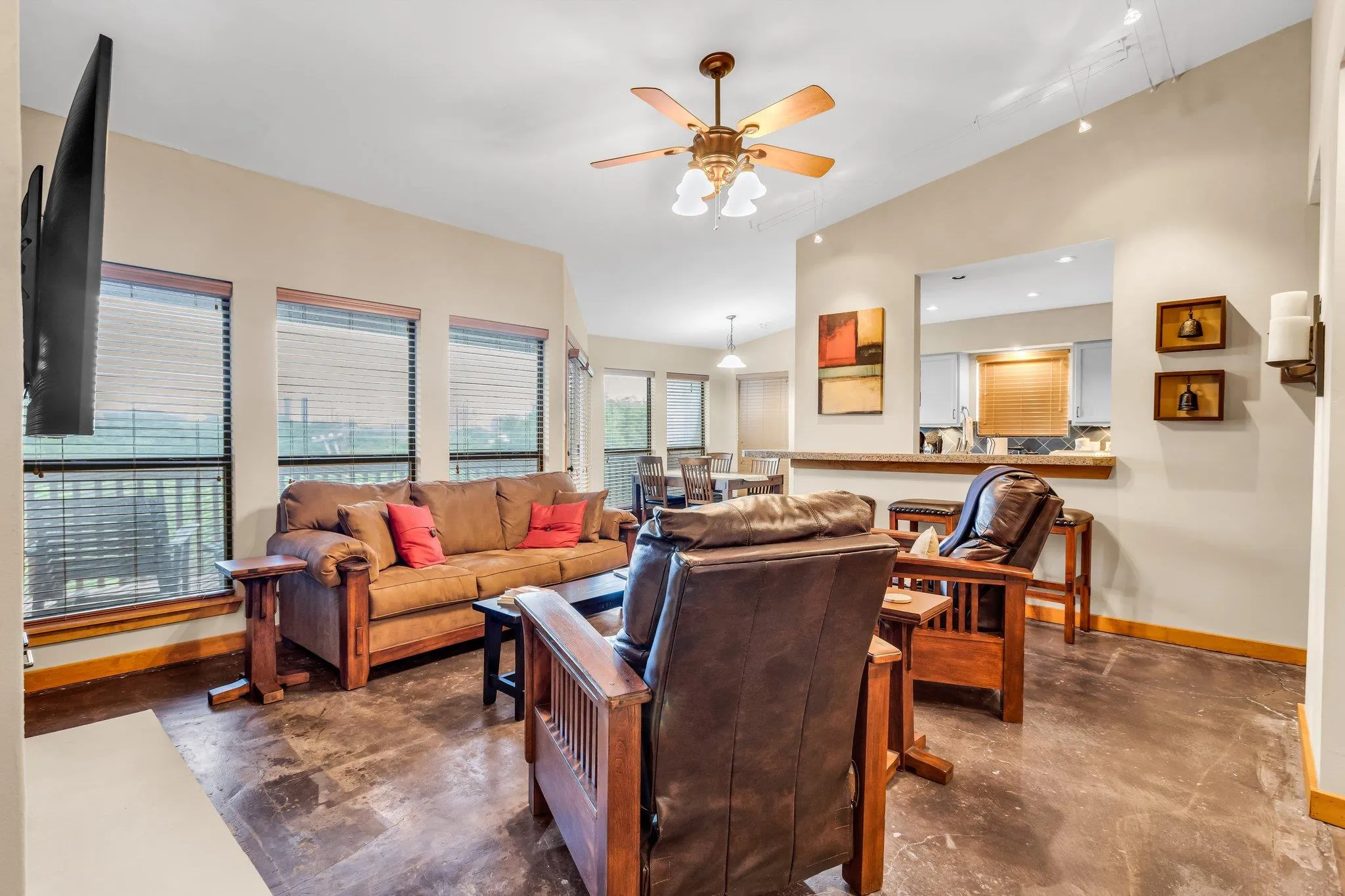 Photo 3 of 1406 WINDSOR RD #305