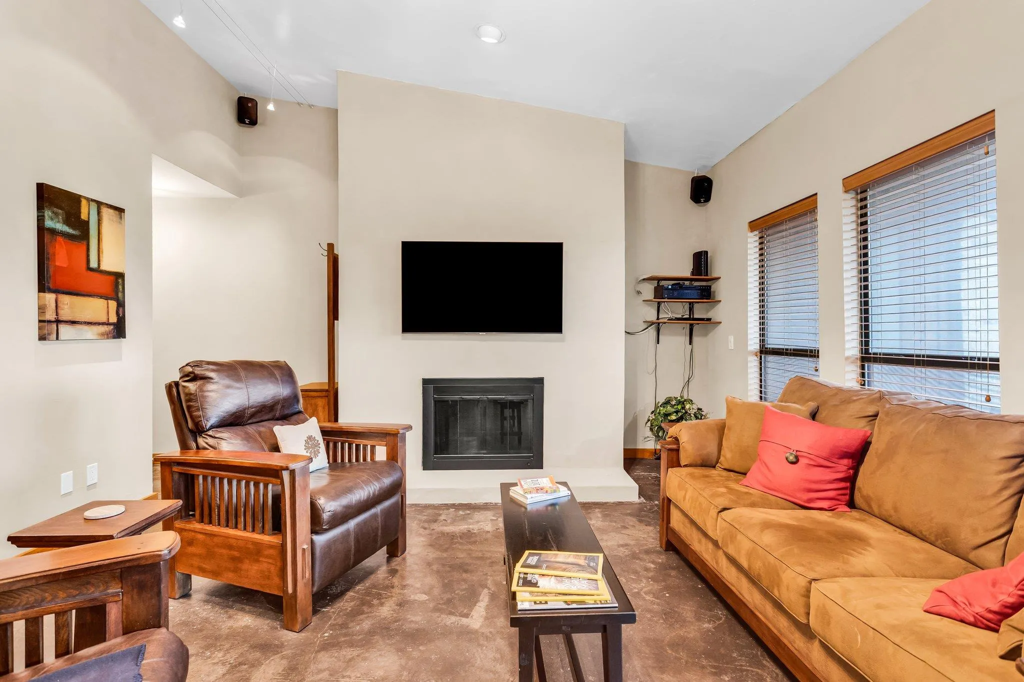 Photo 5 of 1406 WINDSOR RD #305
