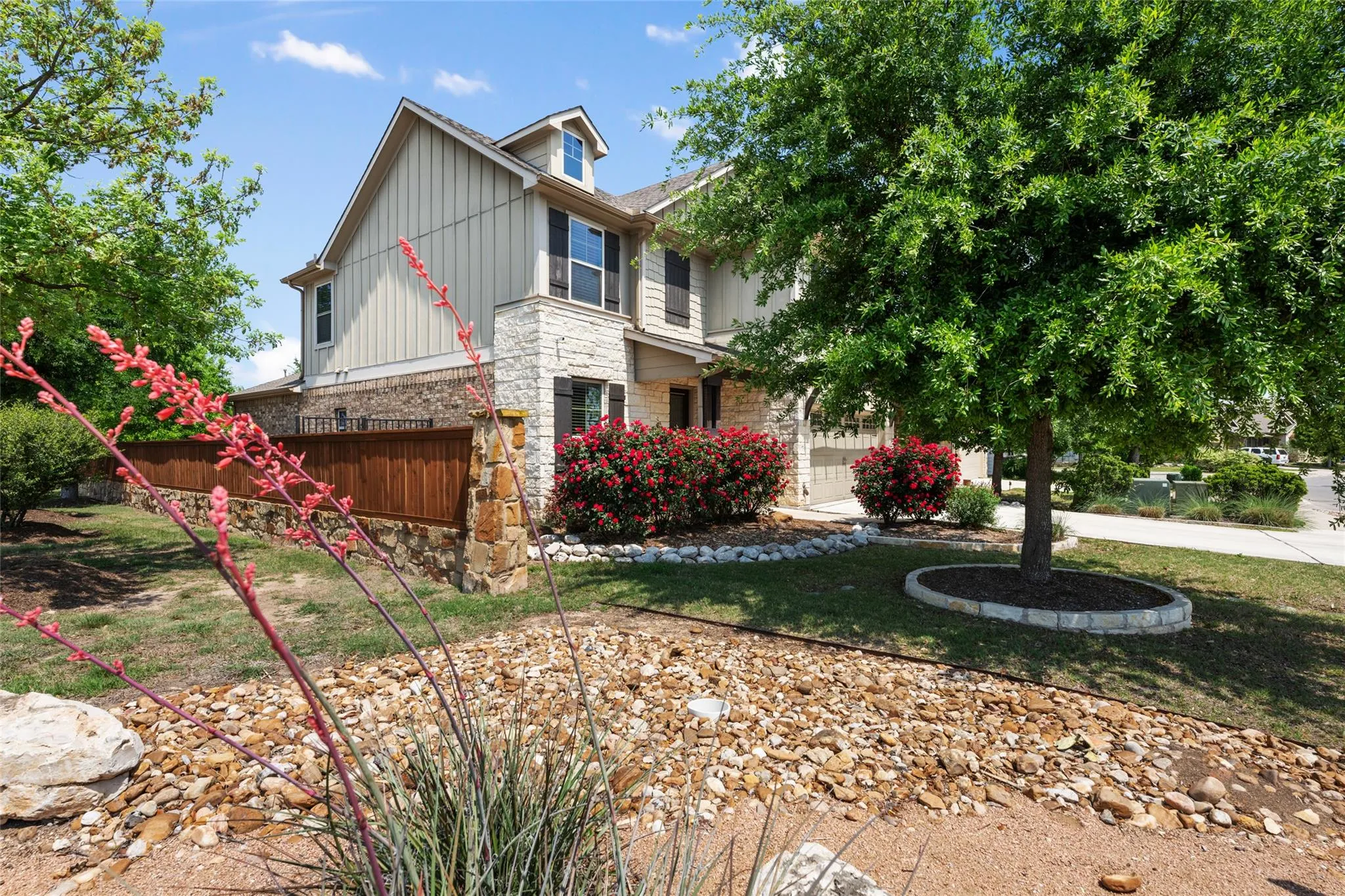 Photo 2 of 808 BONNET BLVD