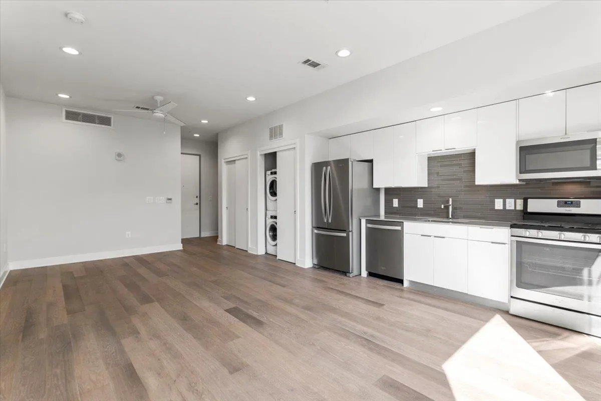 Photo 3 of 1800 E 4TH ST #331