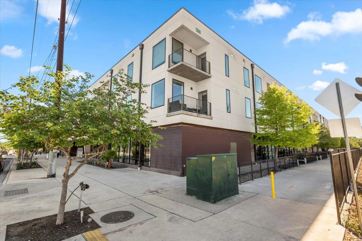 Photo 2 of 1800 E 4TH ST #331