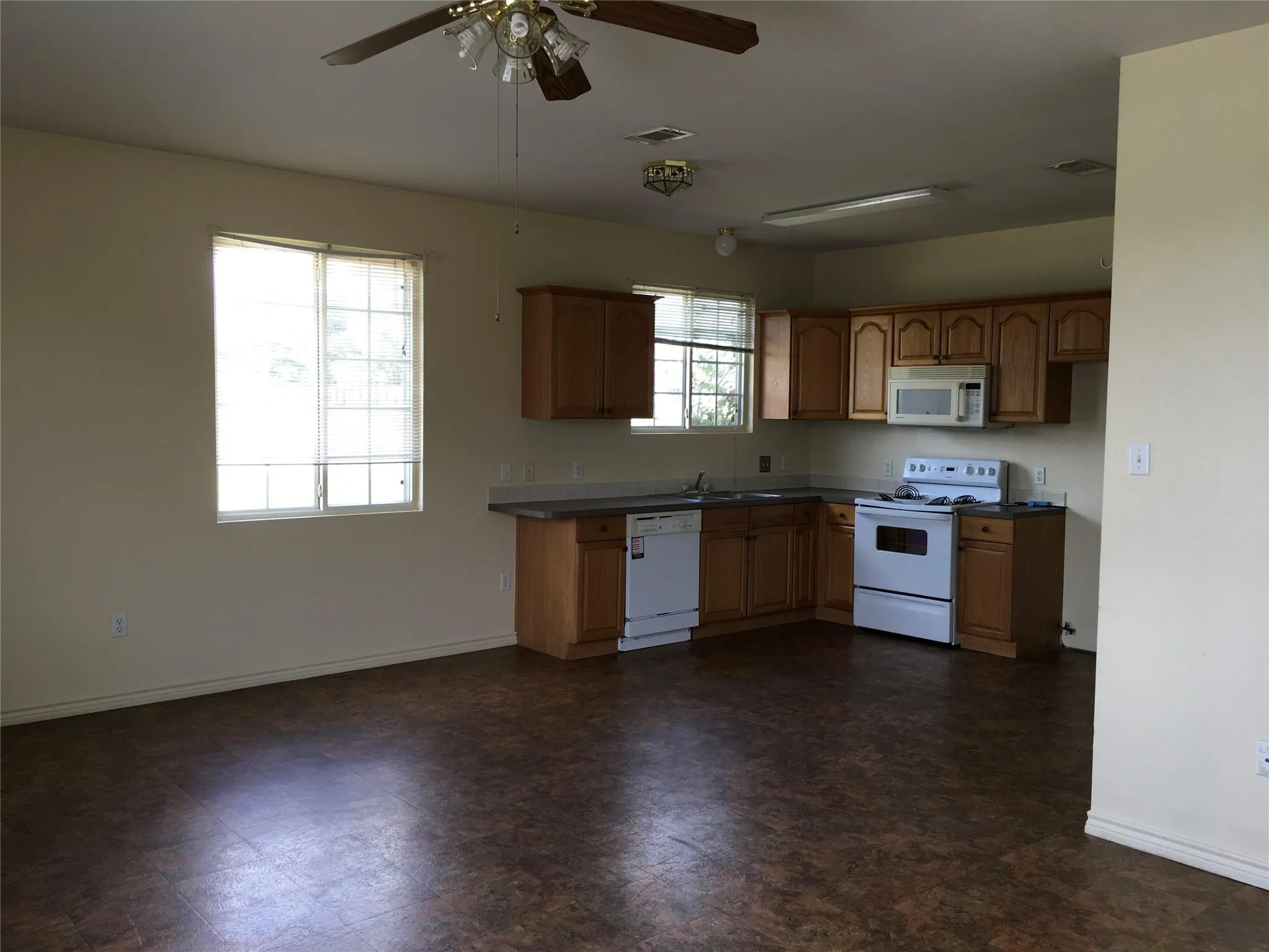 Photo 5 of 251 ZIMMERMAN AVE #A-B-C-D