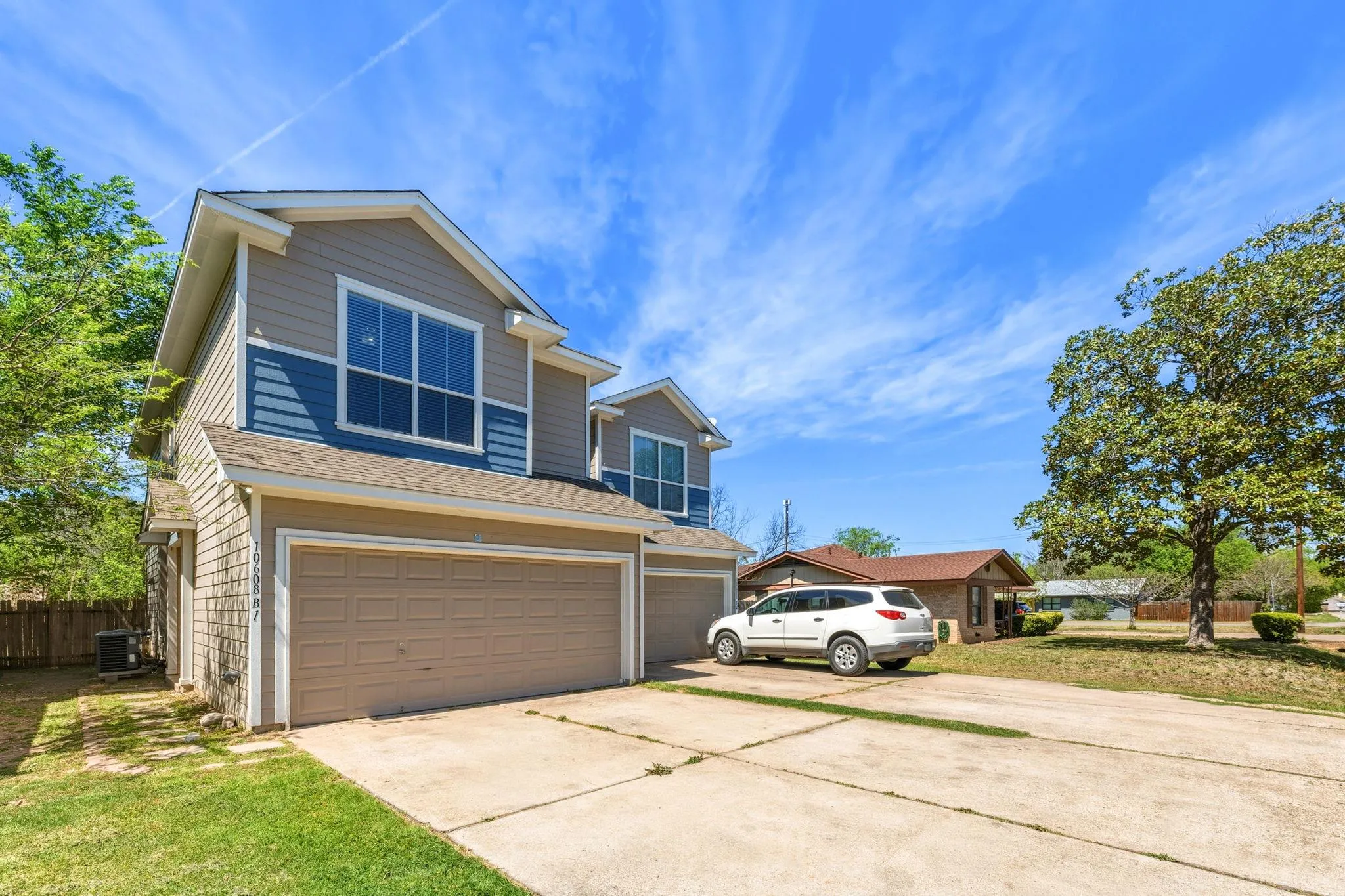 Photo 3 of 10608 PLAINS TRL #B