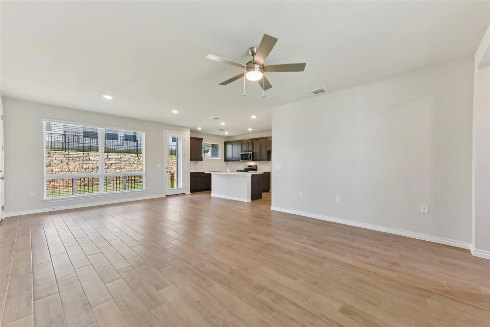 Photo 4 of 105 ANTOINETTE WAY #103