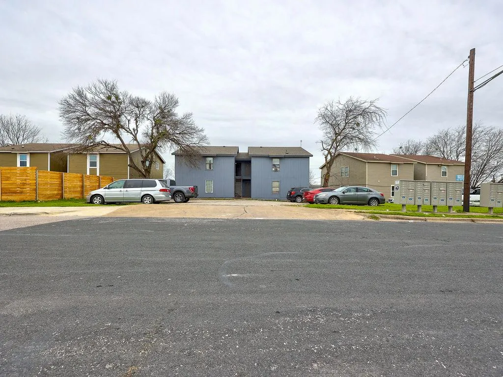 Photo 2 of 8307 GARCREEK CIR