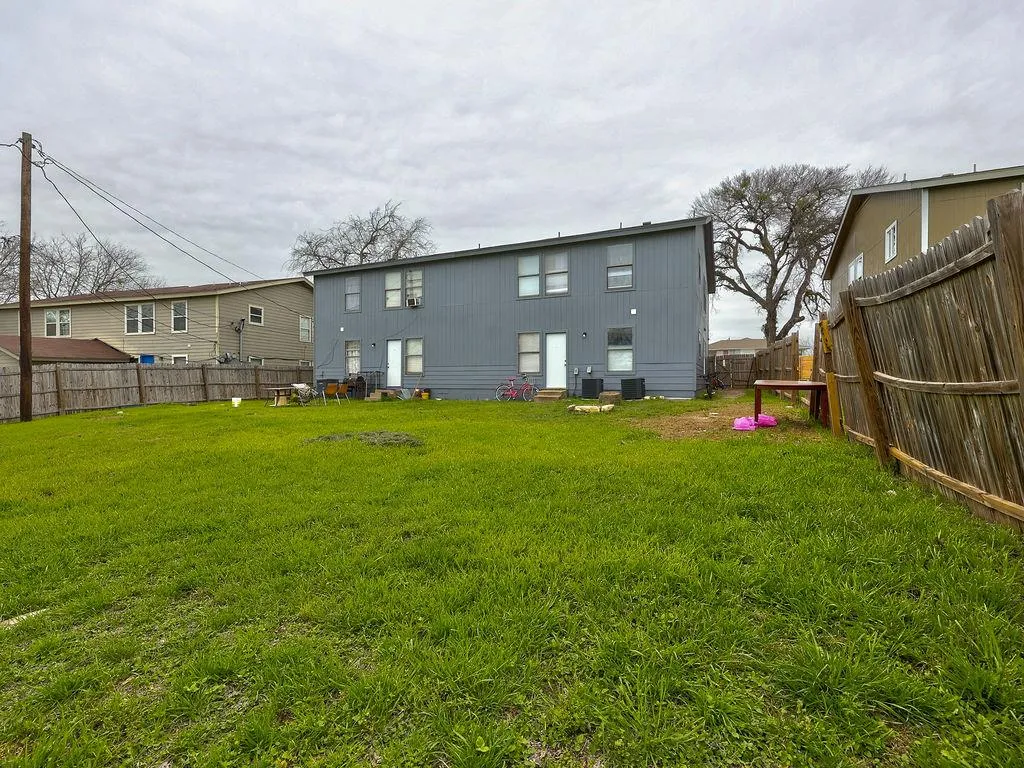 Photo 4 of 8307 GARCREEK CIR