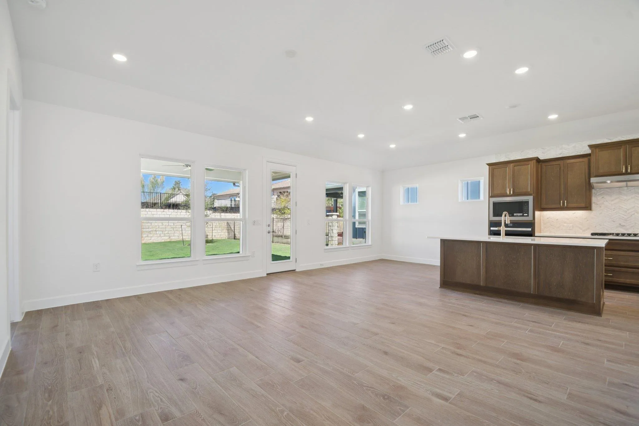 Photo 3 of 1528 DANCING OAK LN