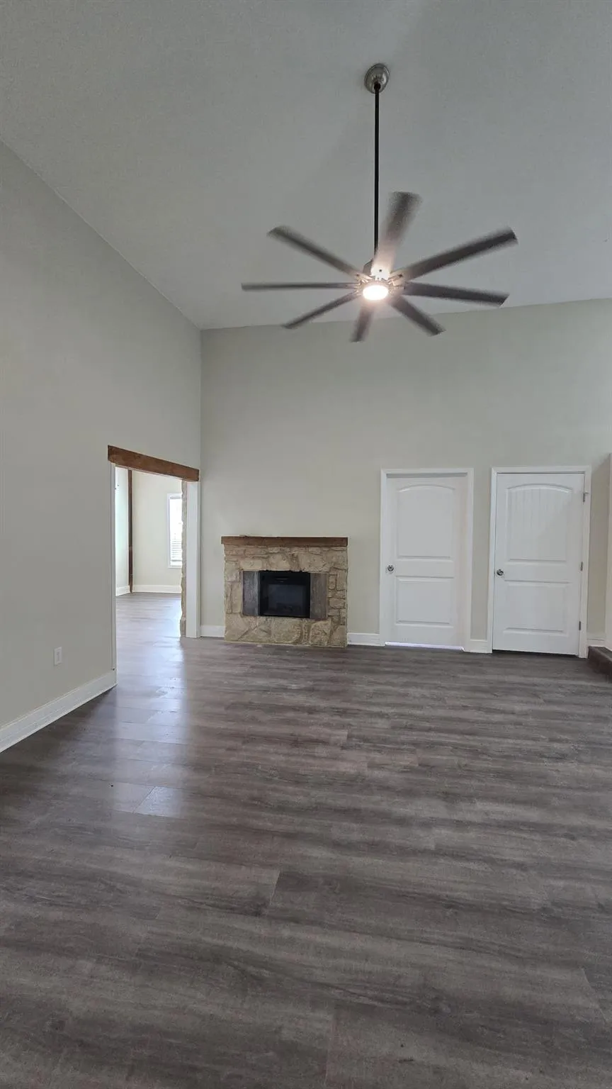 Photo 4 of 305 REMUDA DR