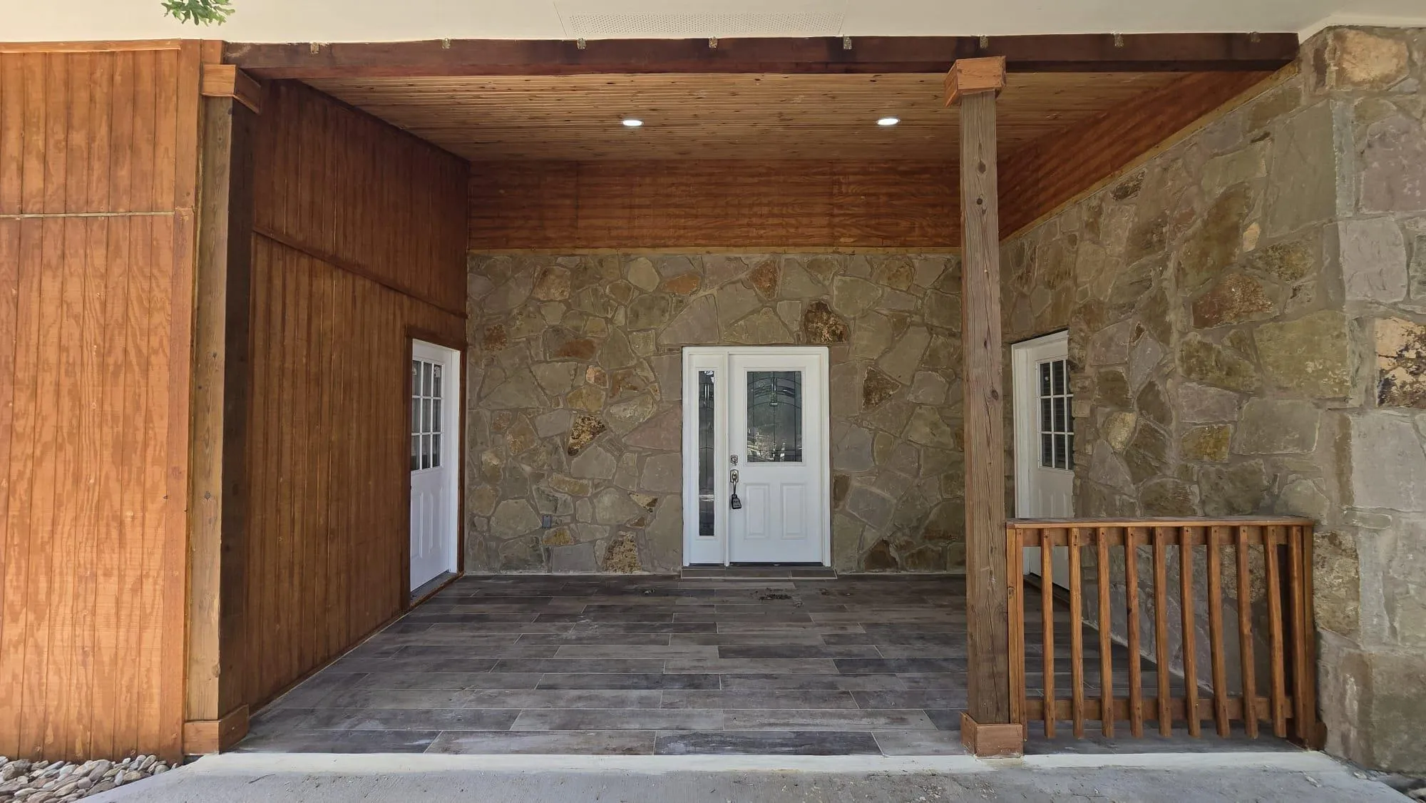 Photo 3 of 305 REMUDA DR
