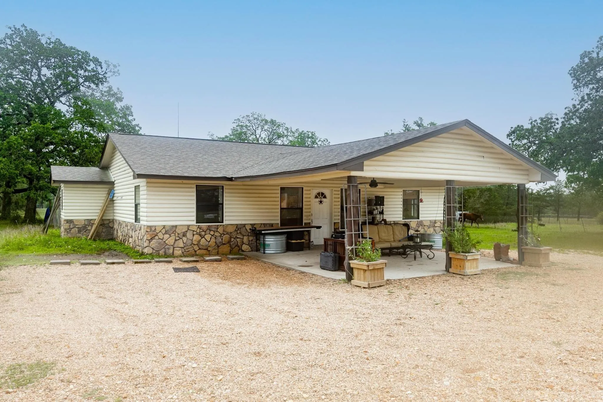 Photo of 326 ZAPALAC RD, Smithville, TX, 78957