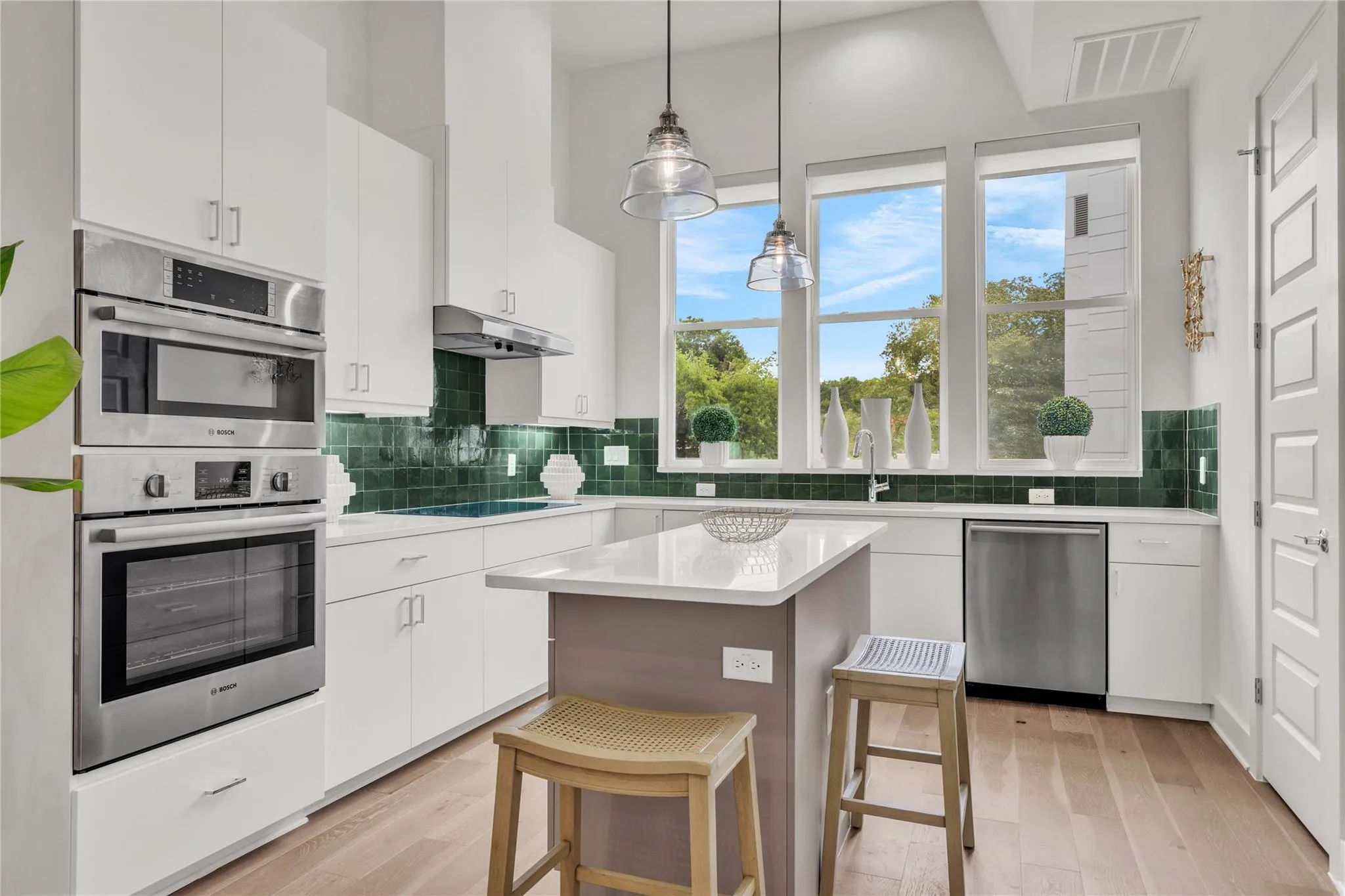 Photo 3 of 2505 BLUEBONNET AVE #5