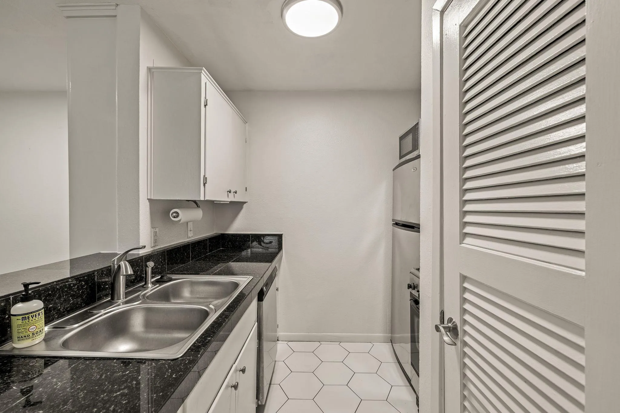 Photo 4 of 4306 AVENUE A NONE #105