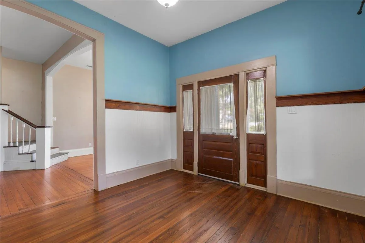 Photo 5 of 710 GRESHAM ST