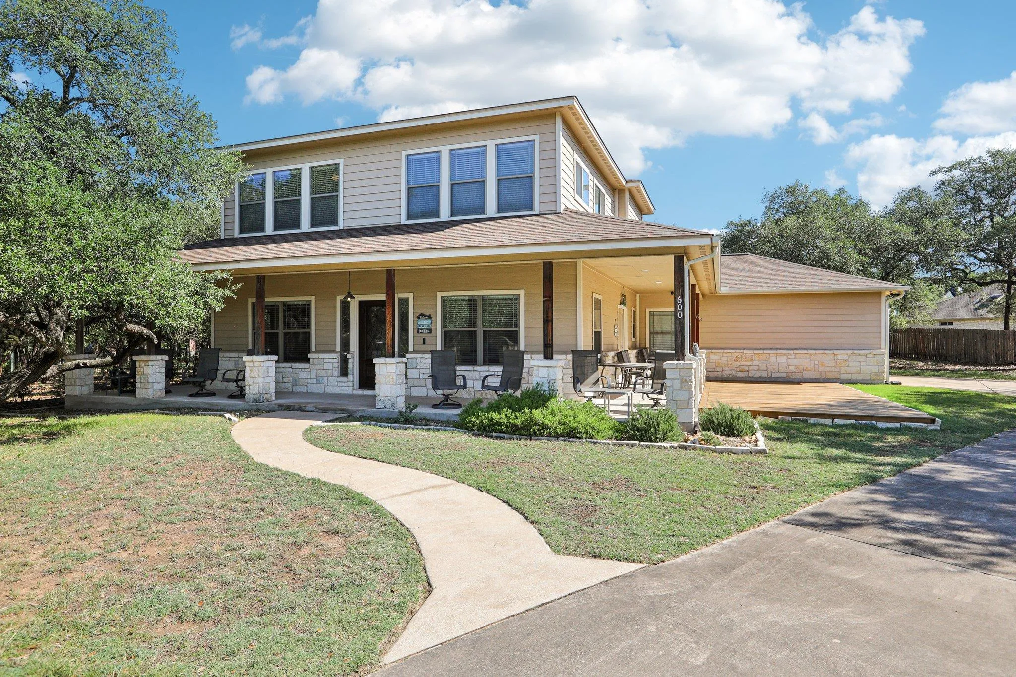 Photo 2 of 600 AUGUSTA CIR N