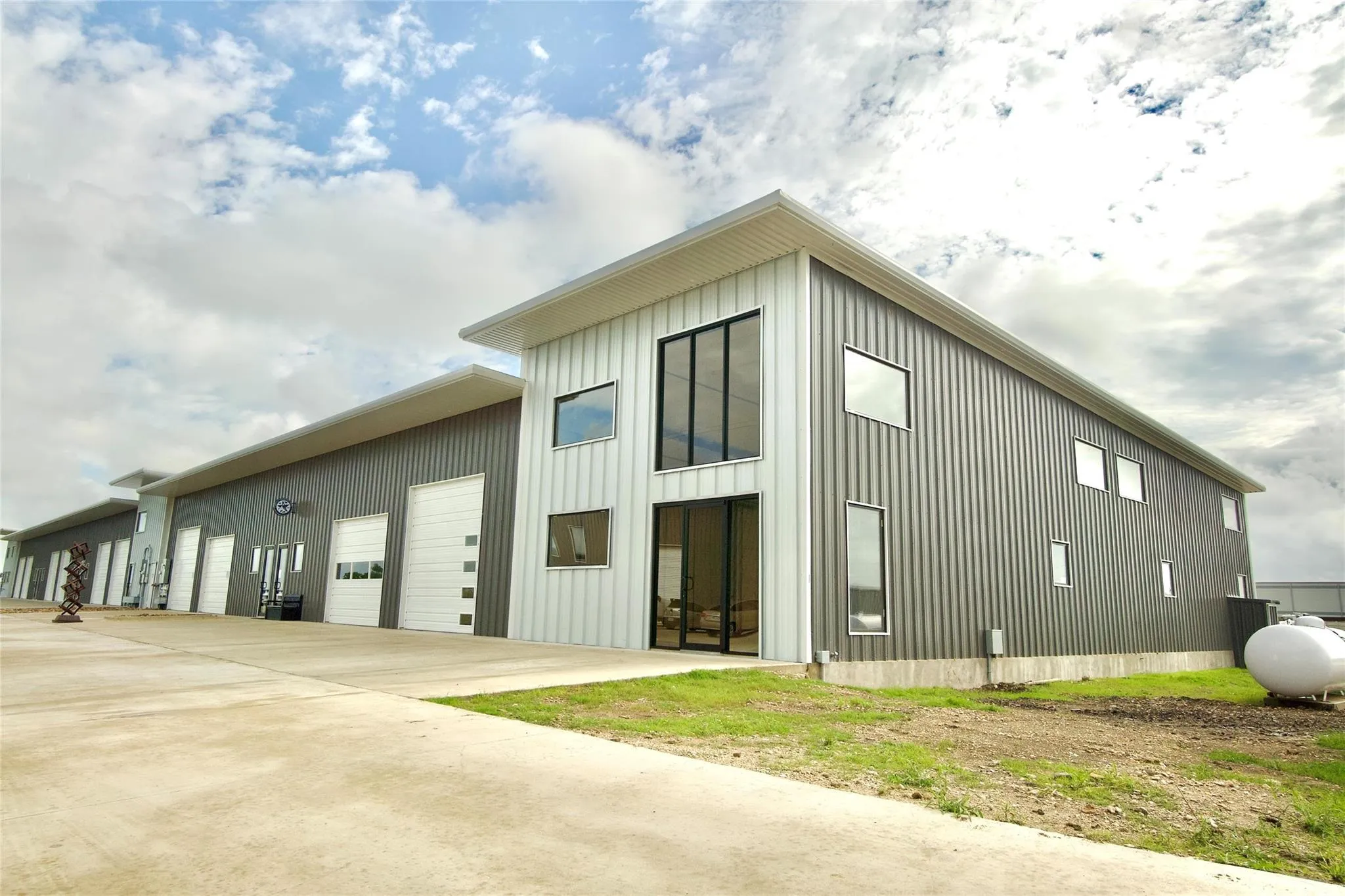 Photo of 190 NINETY FOUR LN #101, Taylor, TX, 76574