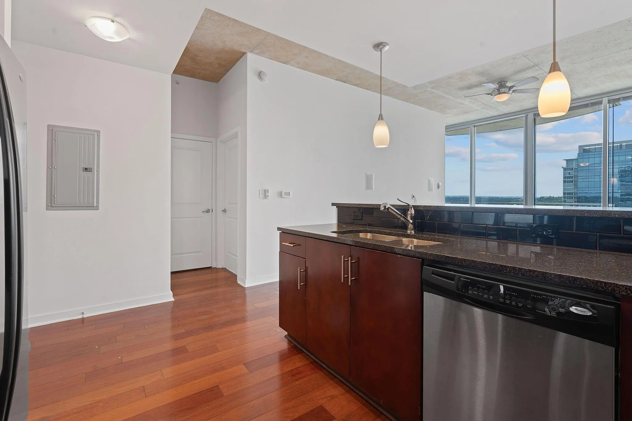 Photo 4 of 360 NUECES ST #1518