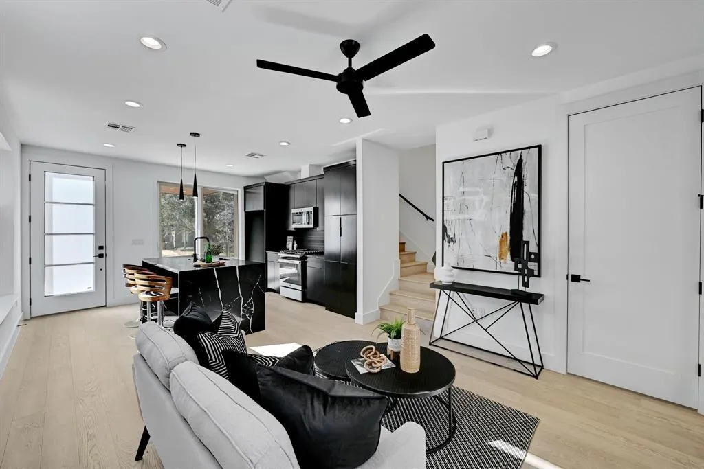 Photo 4 of 1117 LAWSON LN #2