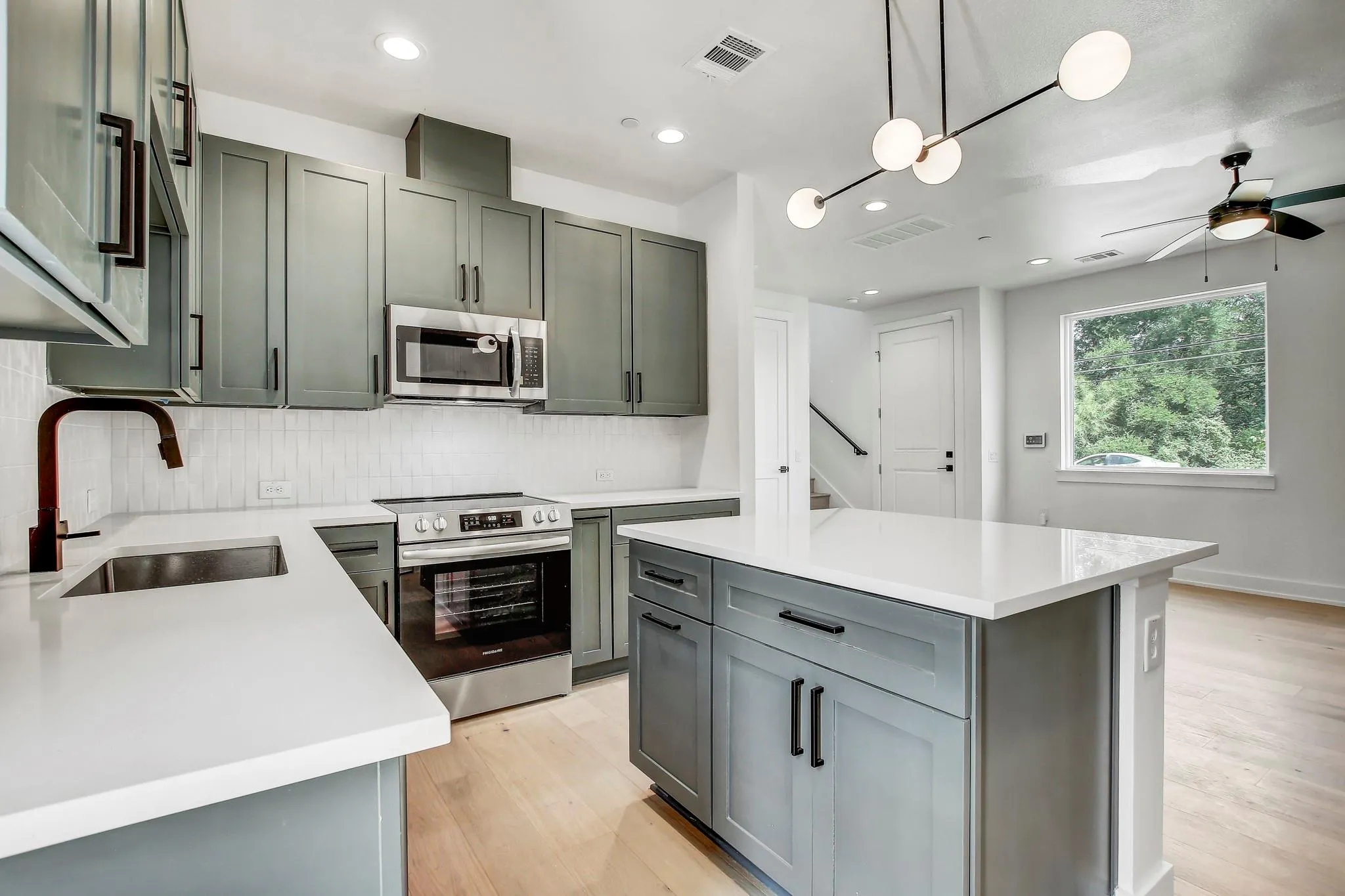 Photo 5 of 4127 E 12TH ST #3