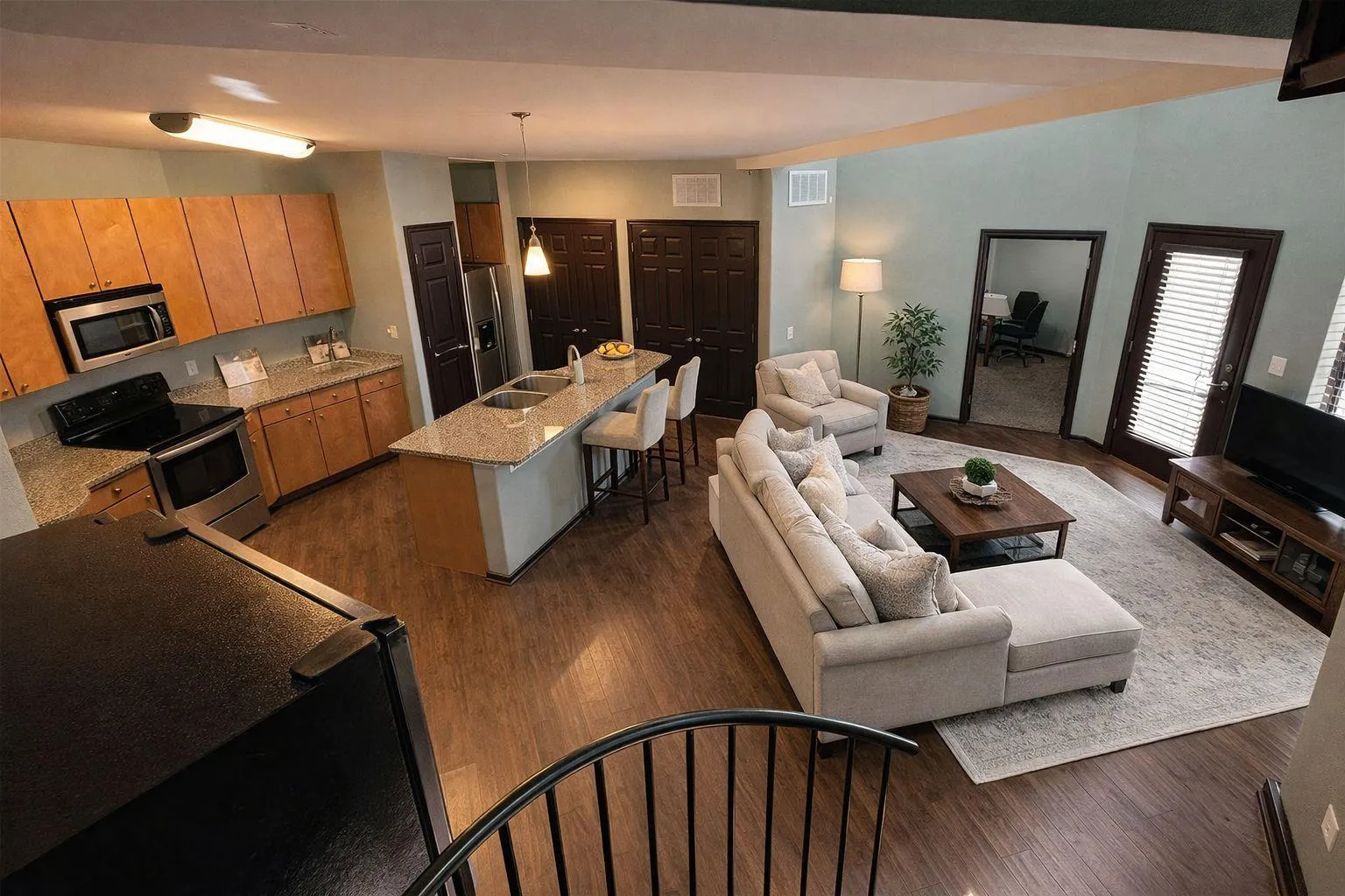 Photo 3 of 2502 LEON ST #505
