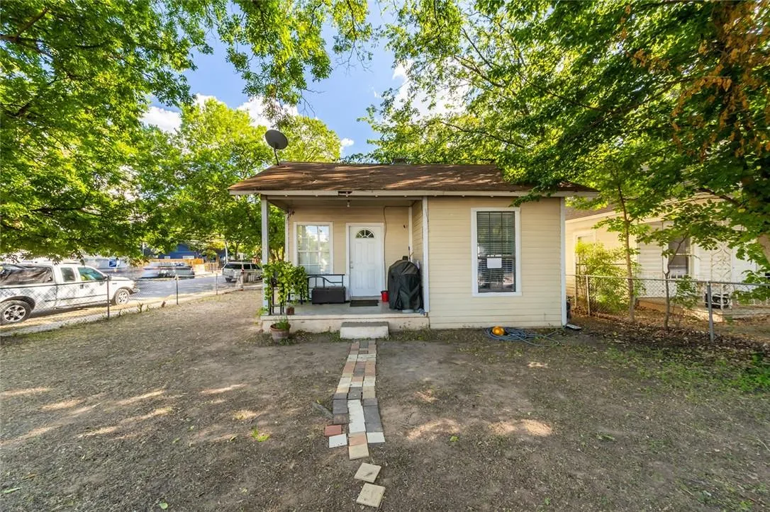 Photo 2 of 1511 HOLLY ST