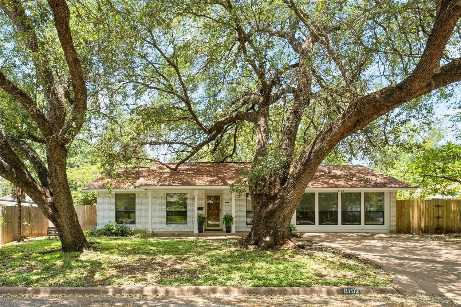 Photo 2 of 8102 SHADOWOOD DR