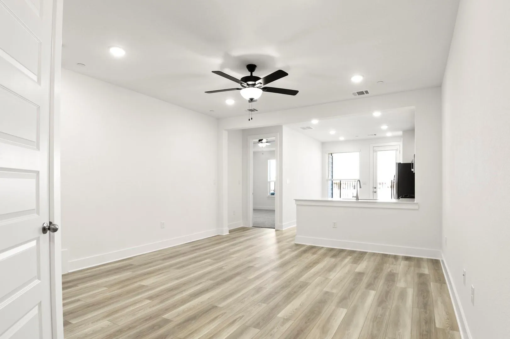 Photo 5 of 18909 SCHULTZ LANE LN #1002