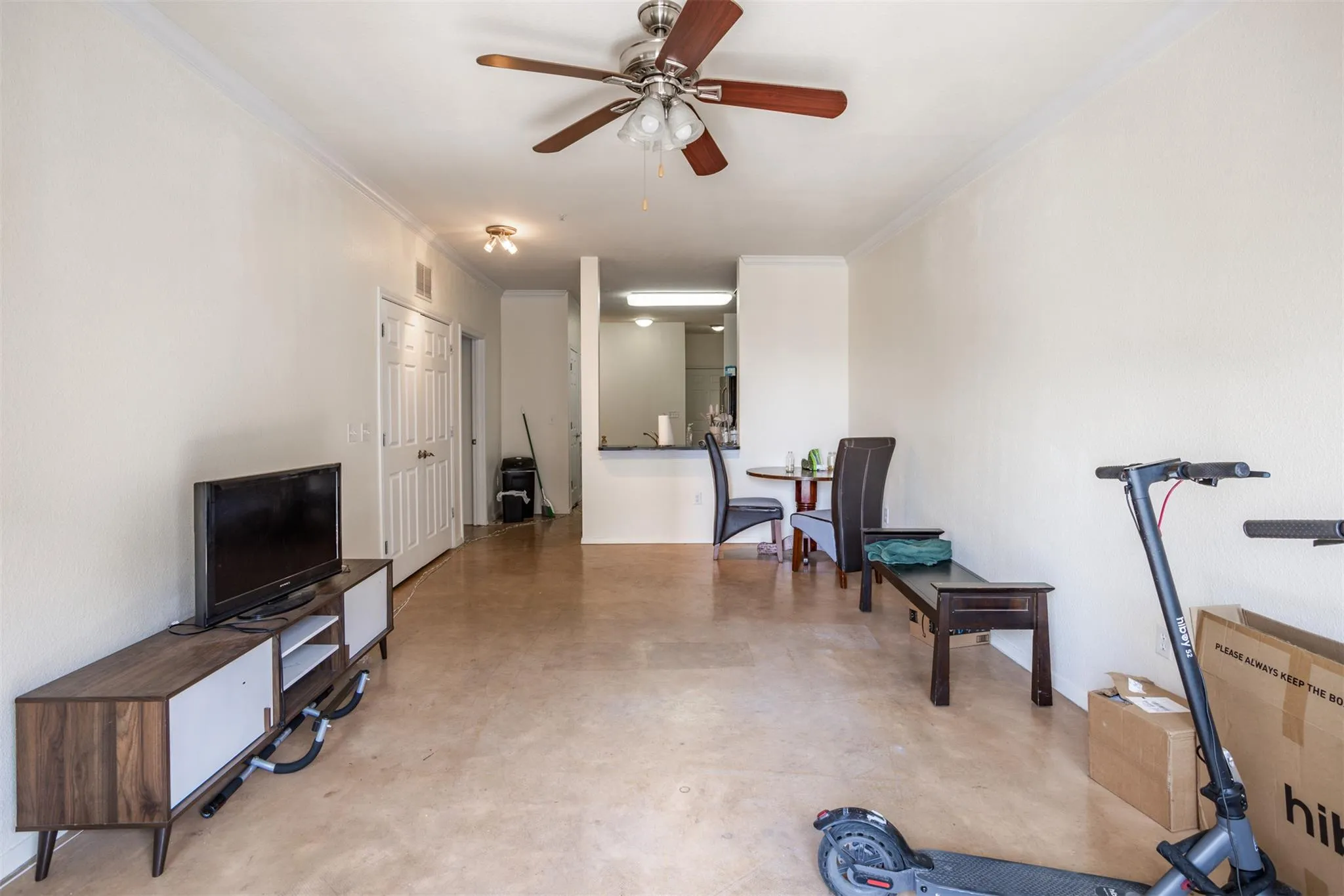 Photo 2 of 910 W 25TH ST #403