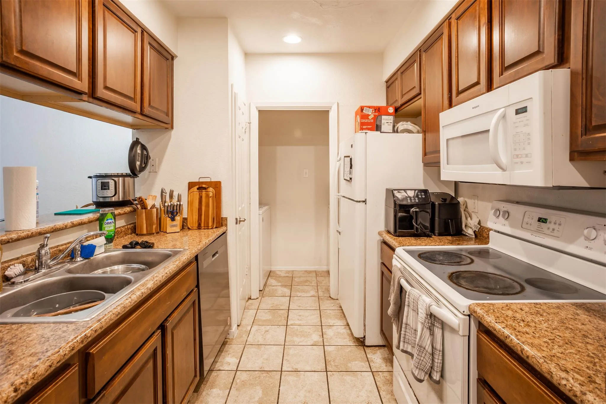 Photo 4 of 807 W 25TH ST #102