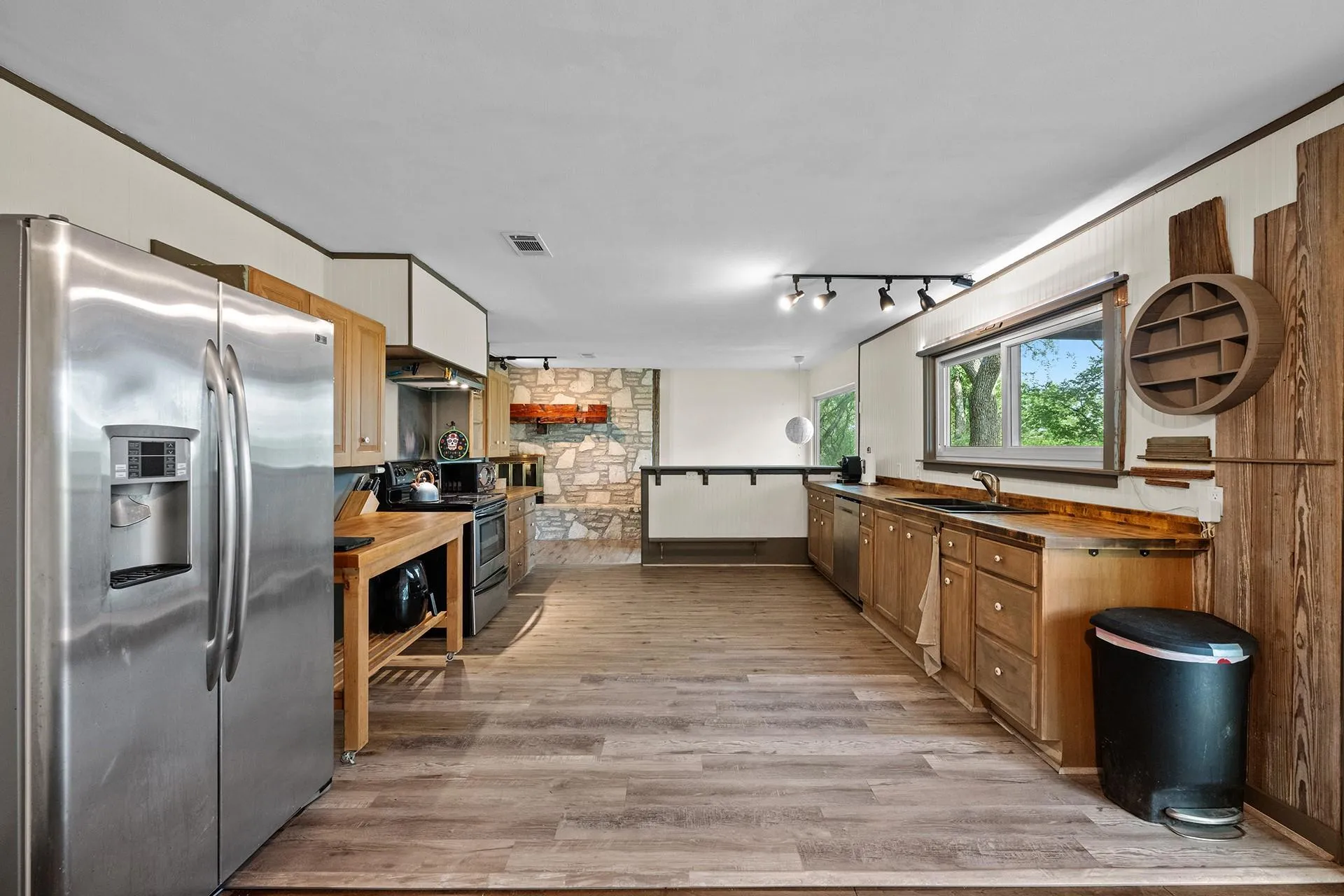 Photo 5 of 402 BEAR CANYON DR