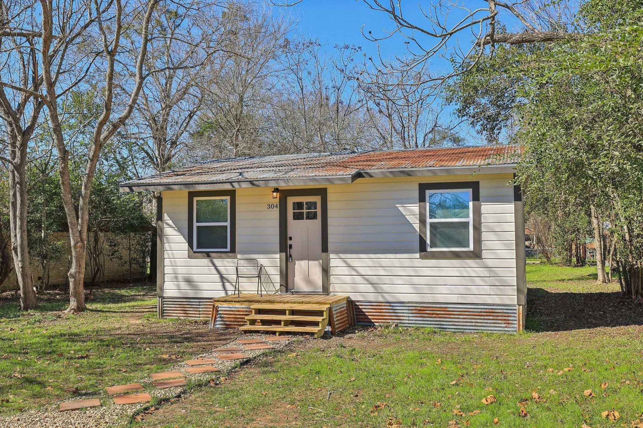 Photo of 304 HARRIS ST, Smithville, TX, 78957