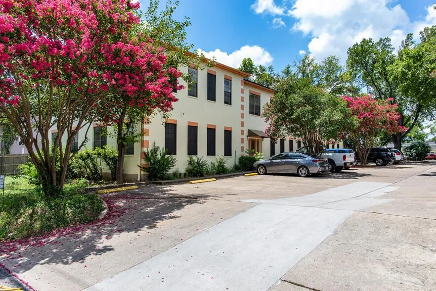 Photo of 1823 FORTVIEW RD, Austin, TX, 78704