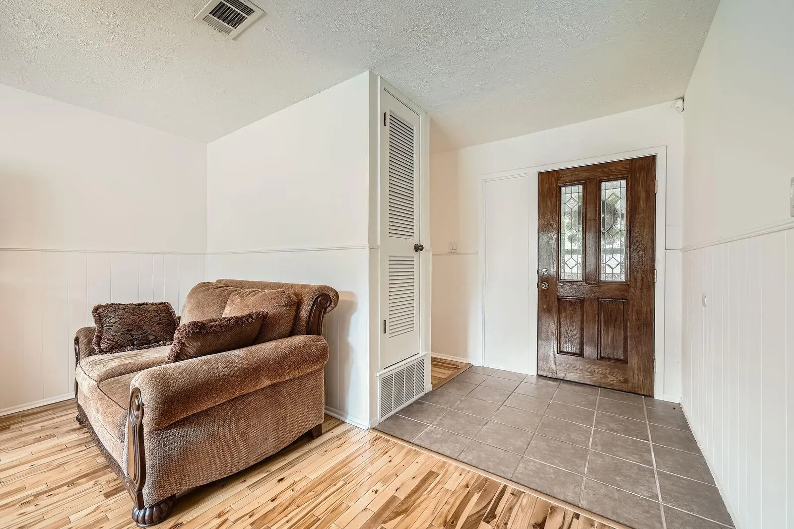 Photo 5 of 914 HERMITAGE DR
