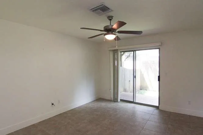 Photo 5 of 13420 LYNDHURST ST #401