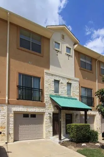 Photo 2 of 13420 LYNDHURST ST #401