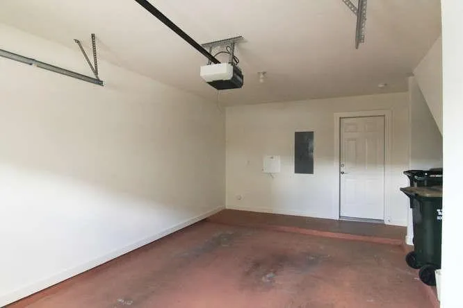 Photo 4 of 13420 LYNDHURST ST #401