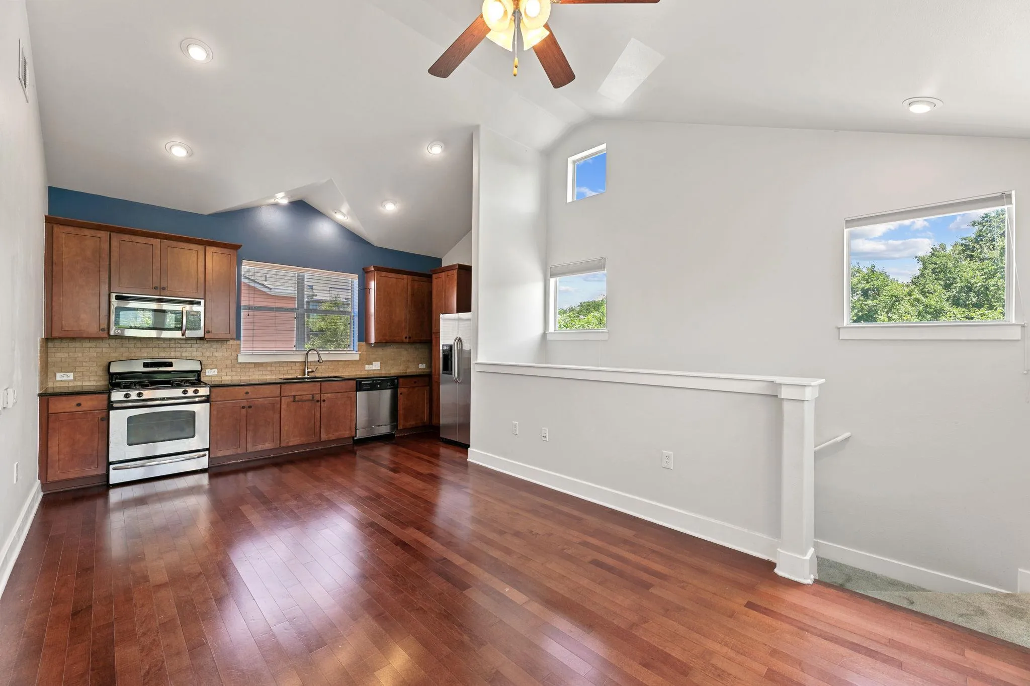 Photo 3 of 1601 MIRIAM AVE #216