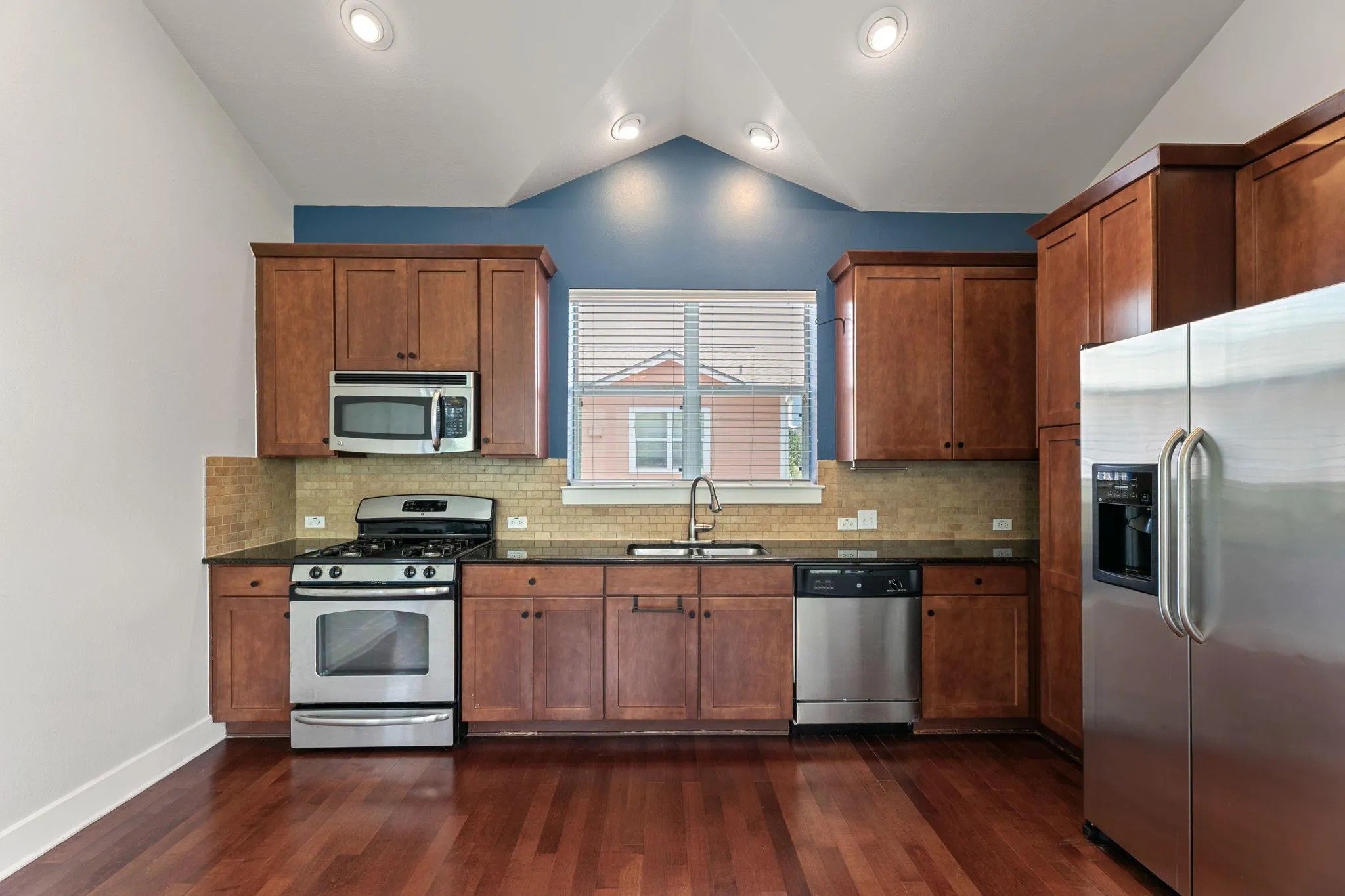 Photo 4 of 1601 MIRIAM AVE #216