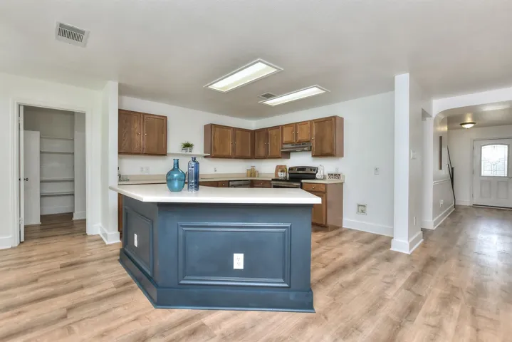 Huge center island offers lots of countertop space for prep and entertaining!   