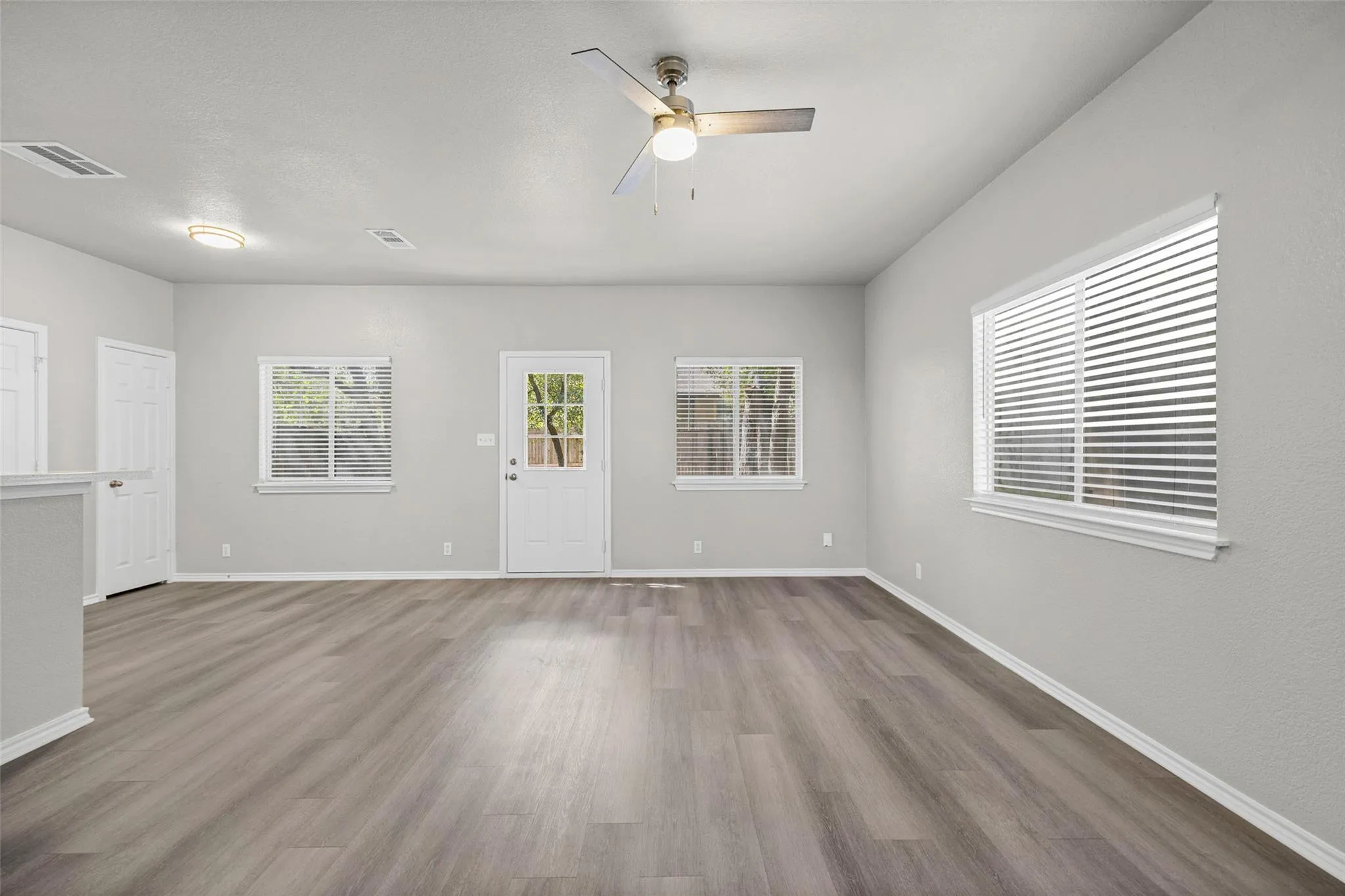 Photo 4 of 1801 CONSTANTINO CIR