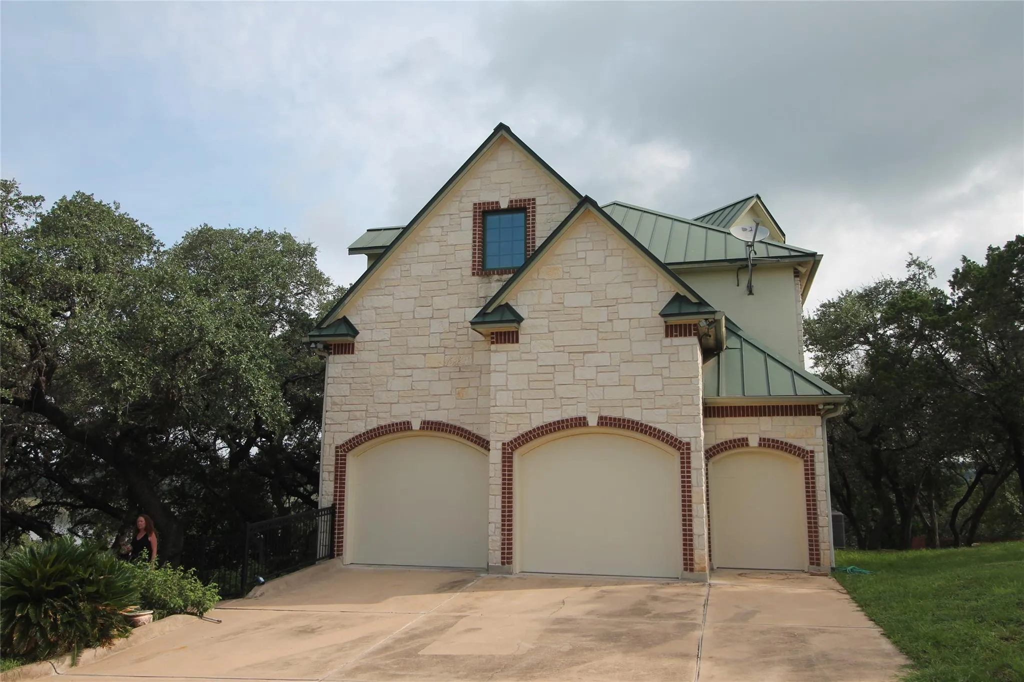 Photo 3 of 20704 E LAKESHORE DR