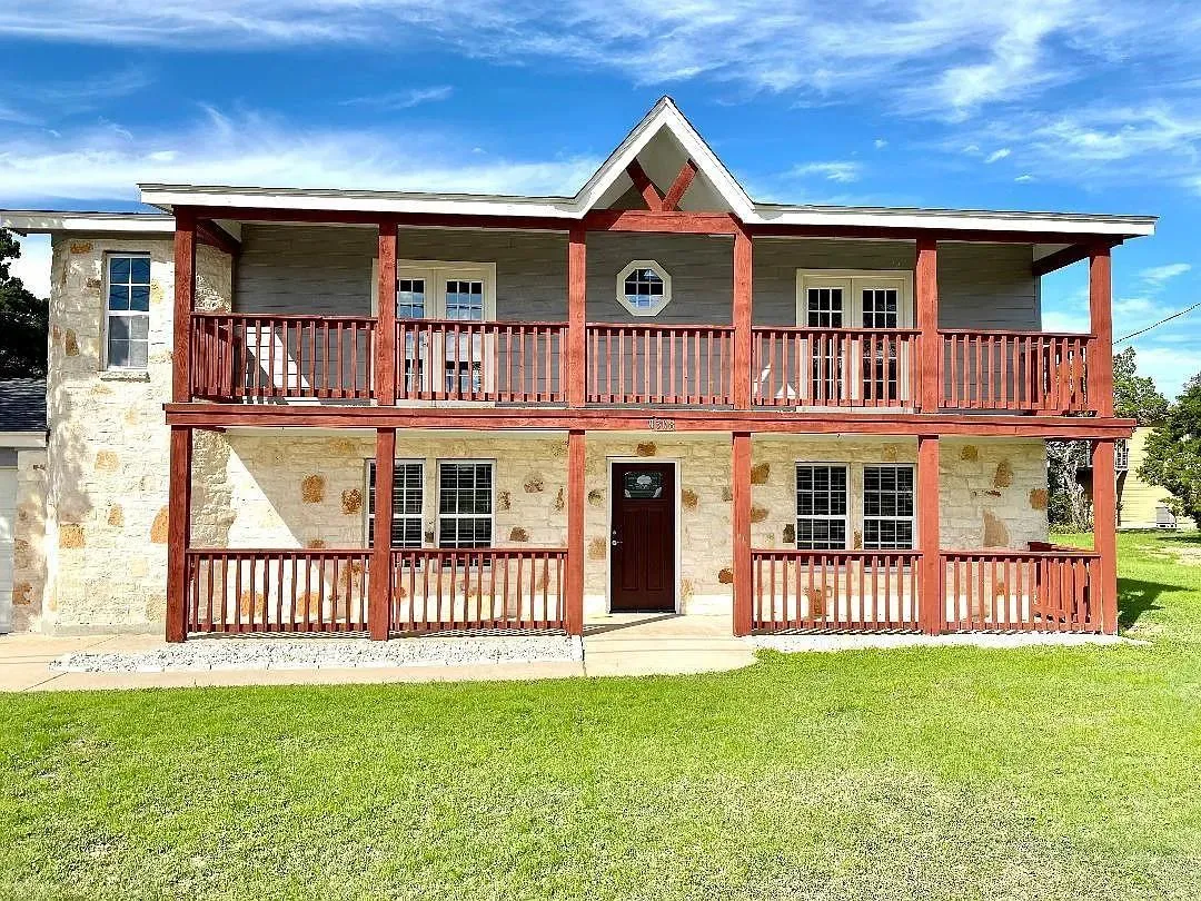 Photo of 8508 GRANDVIEW DR, Jonestown, TX, 78645