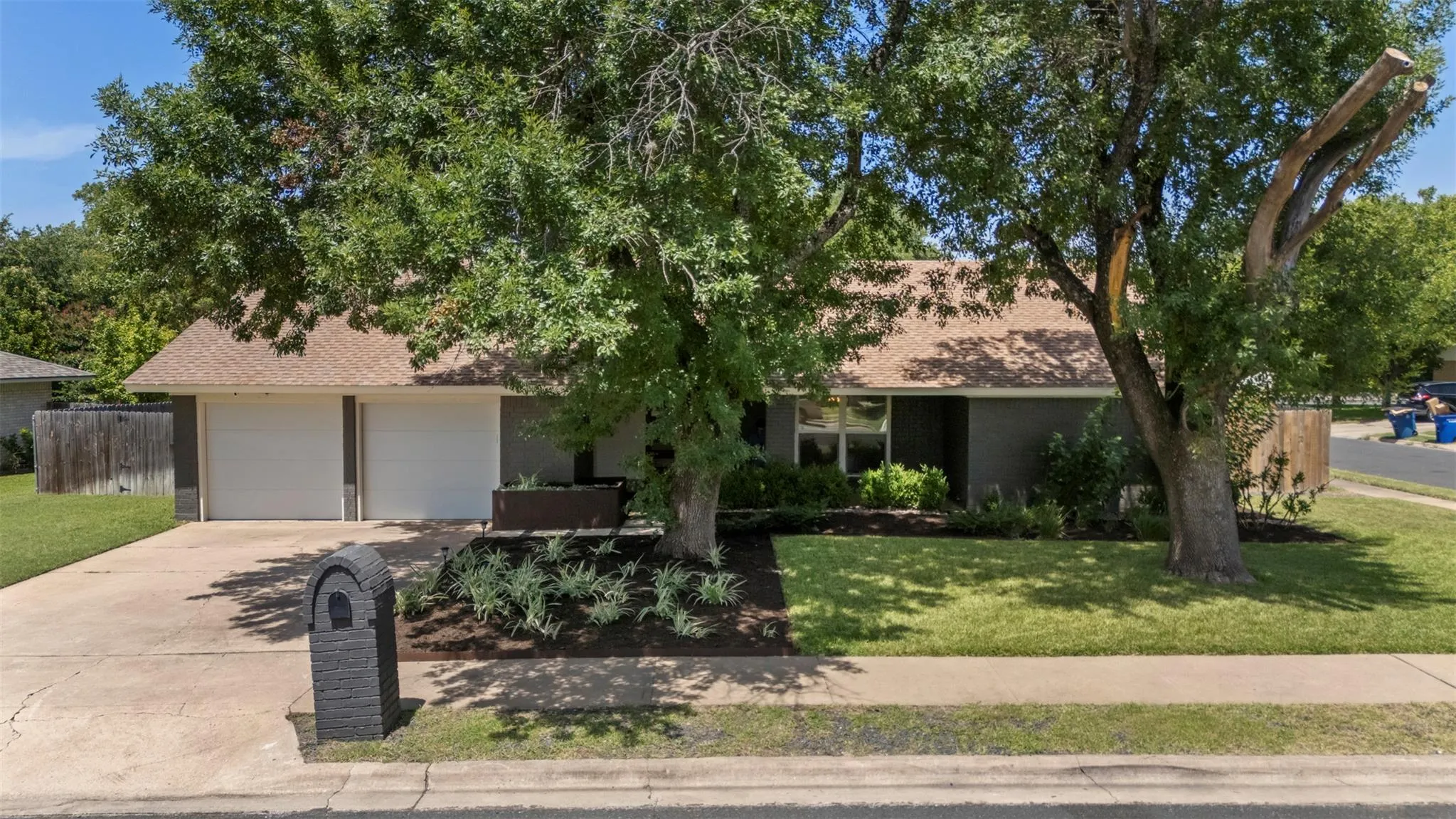 Photo of 10712 BERTHOUND DR, Austin, TX, 78758