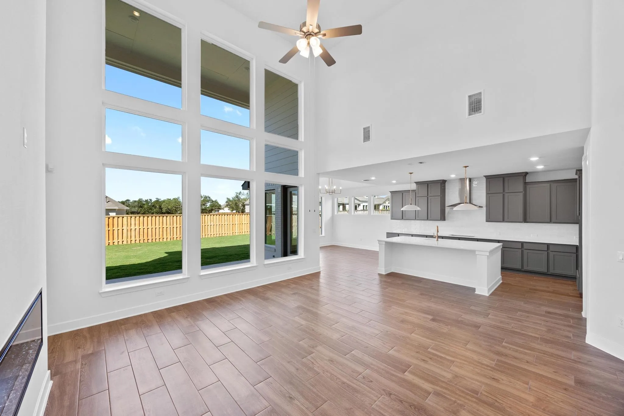Photo 4 of 320 BUCKAROO DR