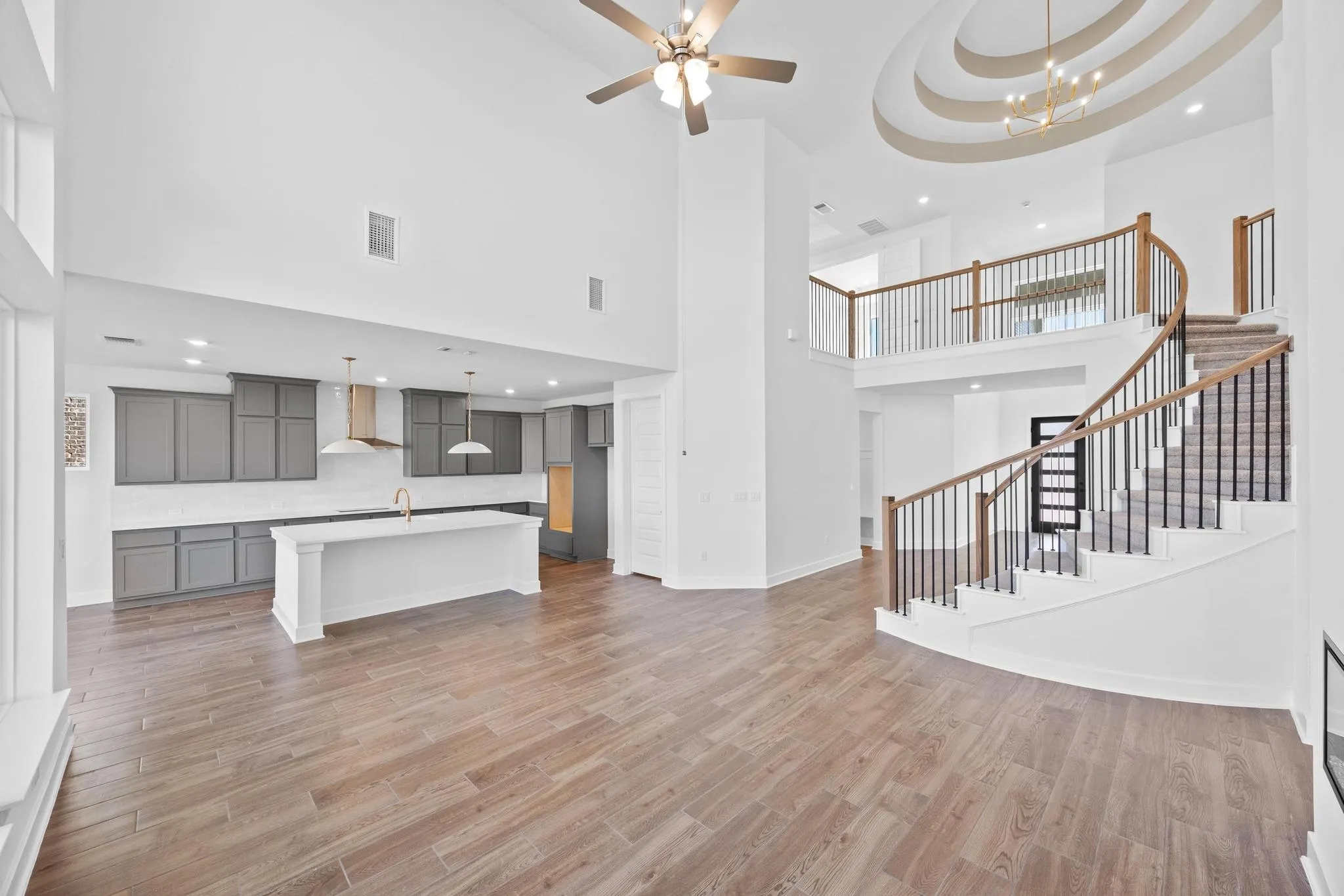 Photo 3 of 320 BUCKAROO DR