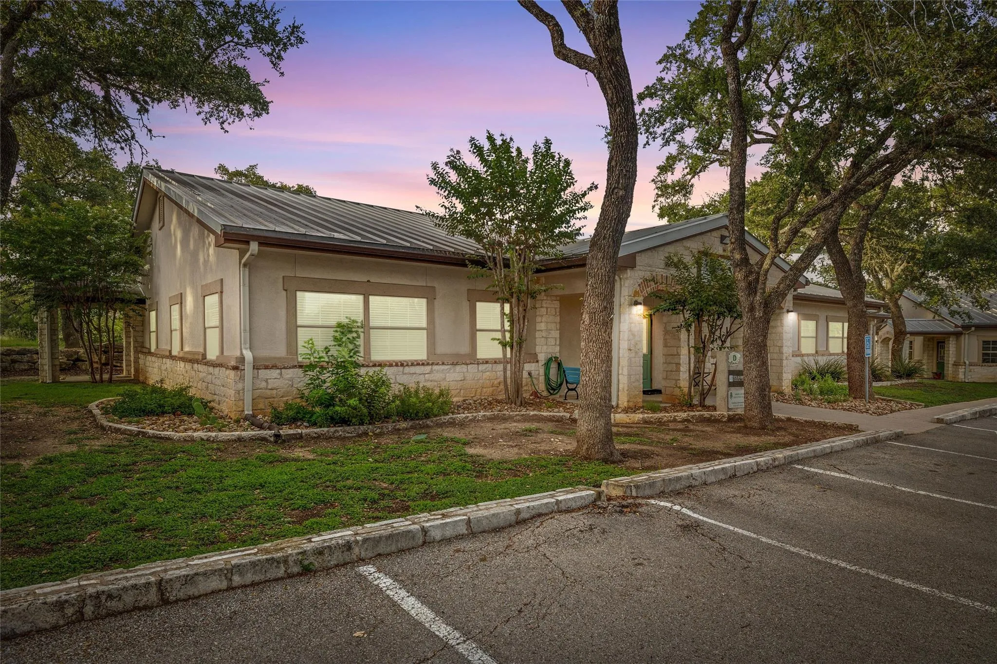 Photo 2 of 800 W HIGHWAY 290 NONE #D