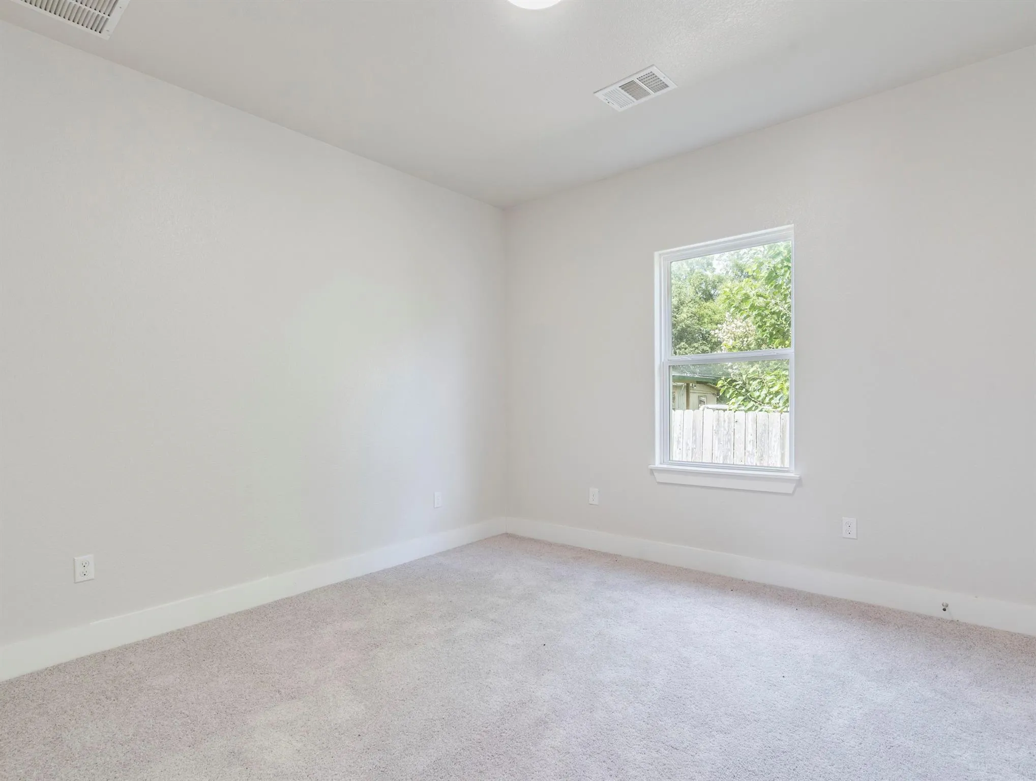 Photo 5 of 411 S AVENUE B NONE