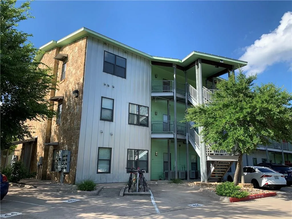 Photo 2 of 1807 POQUITO ST #32