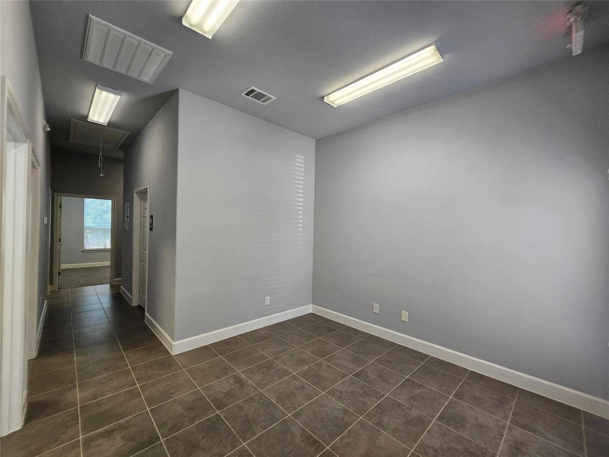 Photo 3 of 1009 W PECAN ST #103